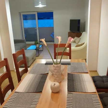 Dragana 아파트 트로기르